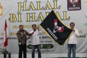 Pelantikan Teguh sebagai Ketua DPW HIPNUSA DKI Raya di Holyland Haurgeulis Indramayu pada 19 April 2026 bersama pengurus dan anggota.
